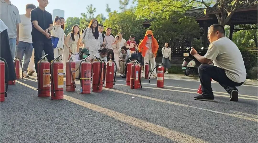 扣好从医“第一粒扣子”标定人生“新坐标”——泰州市人民医院2026年度新员工岗前培训圆满收官