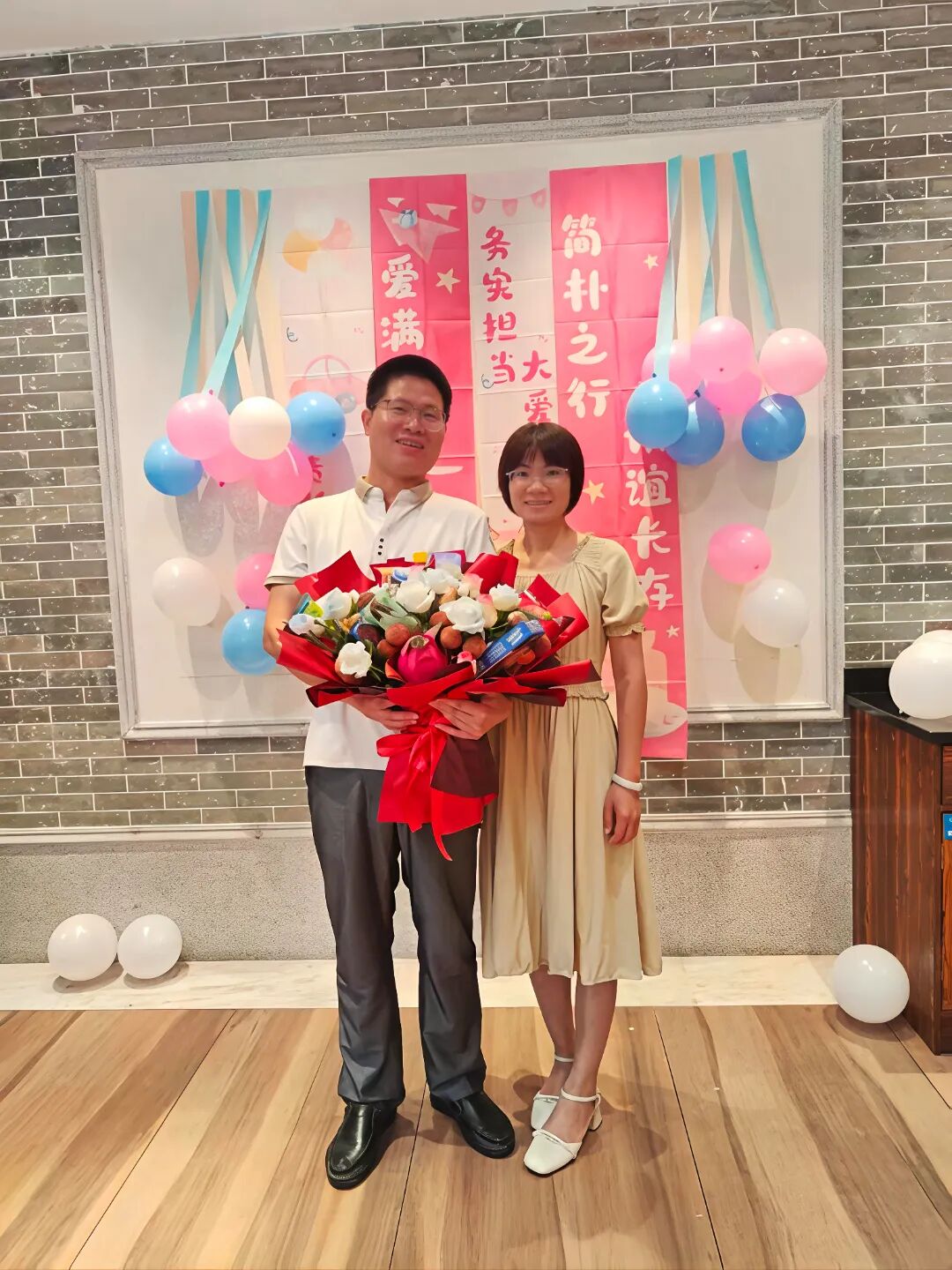【“医”路相伴 白袍情长①】赖树森和梁彩霞:跨越七小时时差,等你回来,再吹那年的晚风