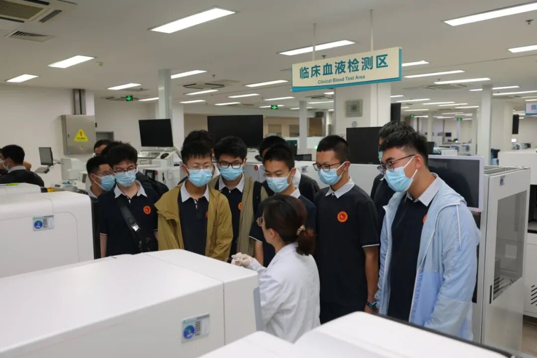 探究医学奥妙 领悟青春担当——淮阴中学学子走进淮安市一院开展社会实践活动
