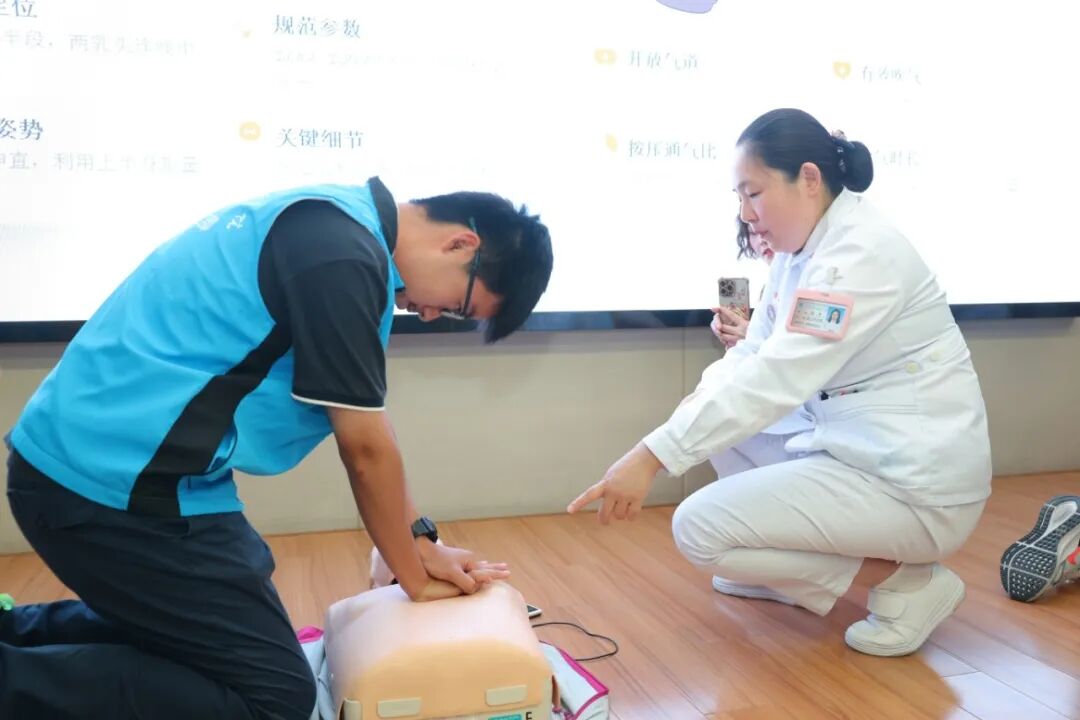 探究医学奥妙 领悟青春担当——淮阴中学学子走进淮安市一院开展社会实践活动
