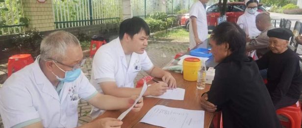 【协作组在基层】二附院泌尿肿瘤诊疗协作组走进五通镇开展义诊活动