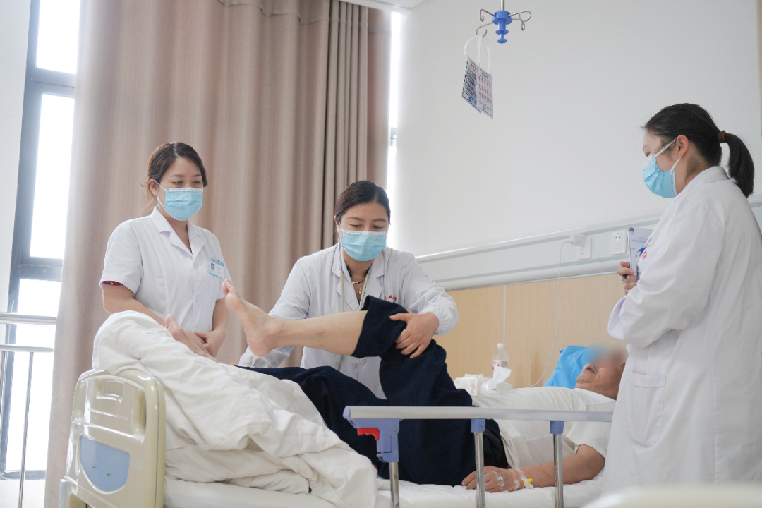 支医手记丨跨越山海的“医”靠!300多个日夜,内分泌与代谢科专家李颖把控糖绝活留在了黔乡