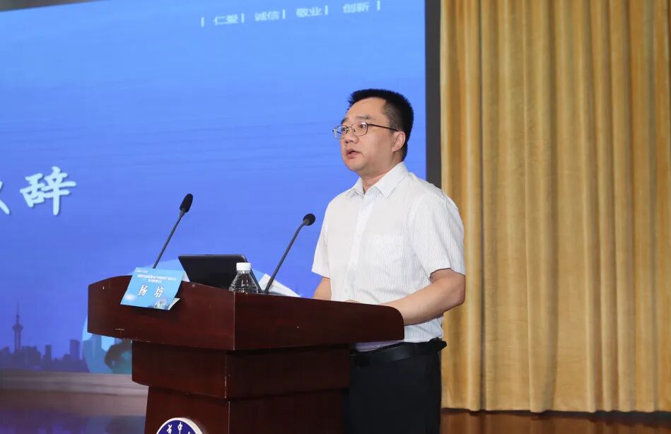 绵阳市中心医院隆重举行第九届“中国医师节”表彰大会暨全院医师大会