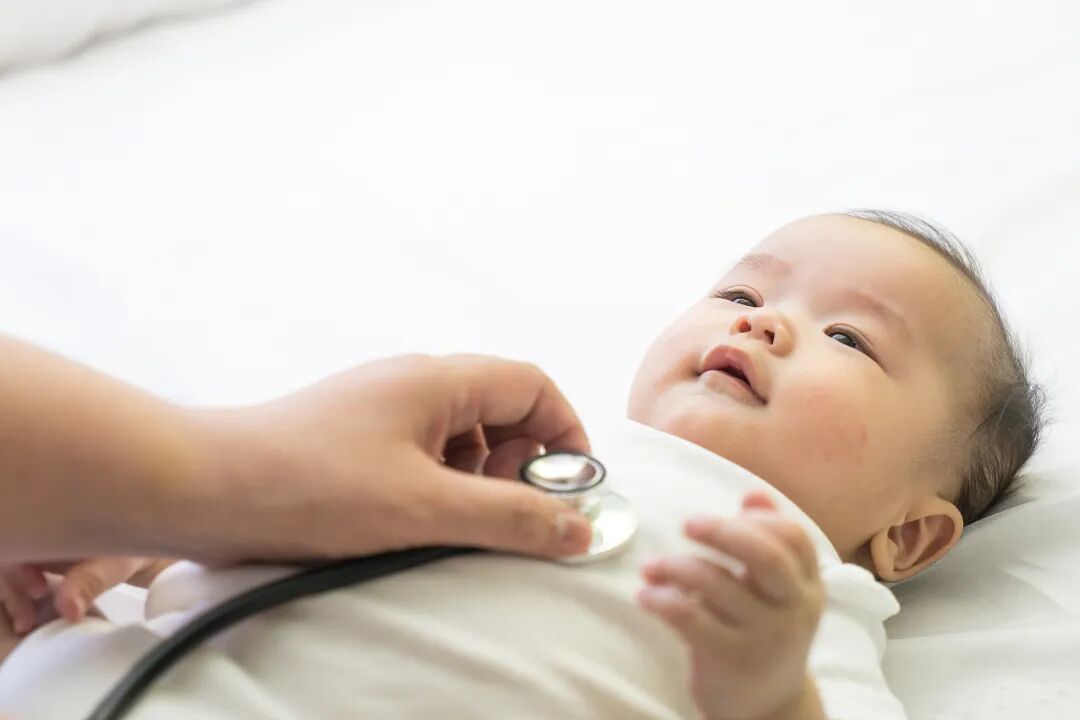 孩子看东西总歪头?可能是眼睛在“说悄悄话”