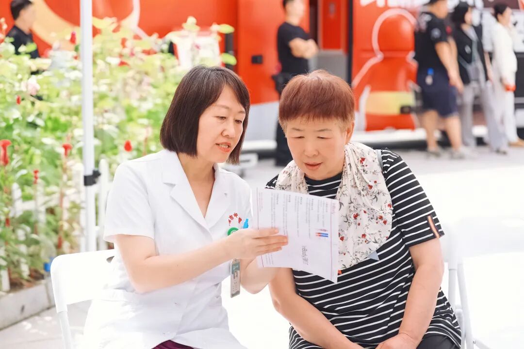 公益活动丨身体少抵抗 科学减重轻松达——本溪市中心医院成功举办“减重中国行”健康科普巡游本溪站活动