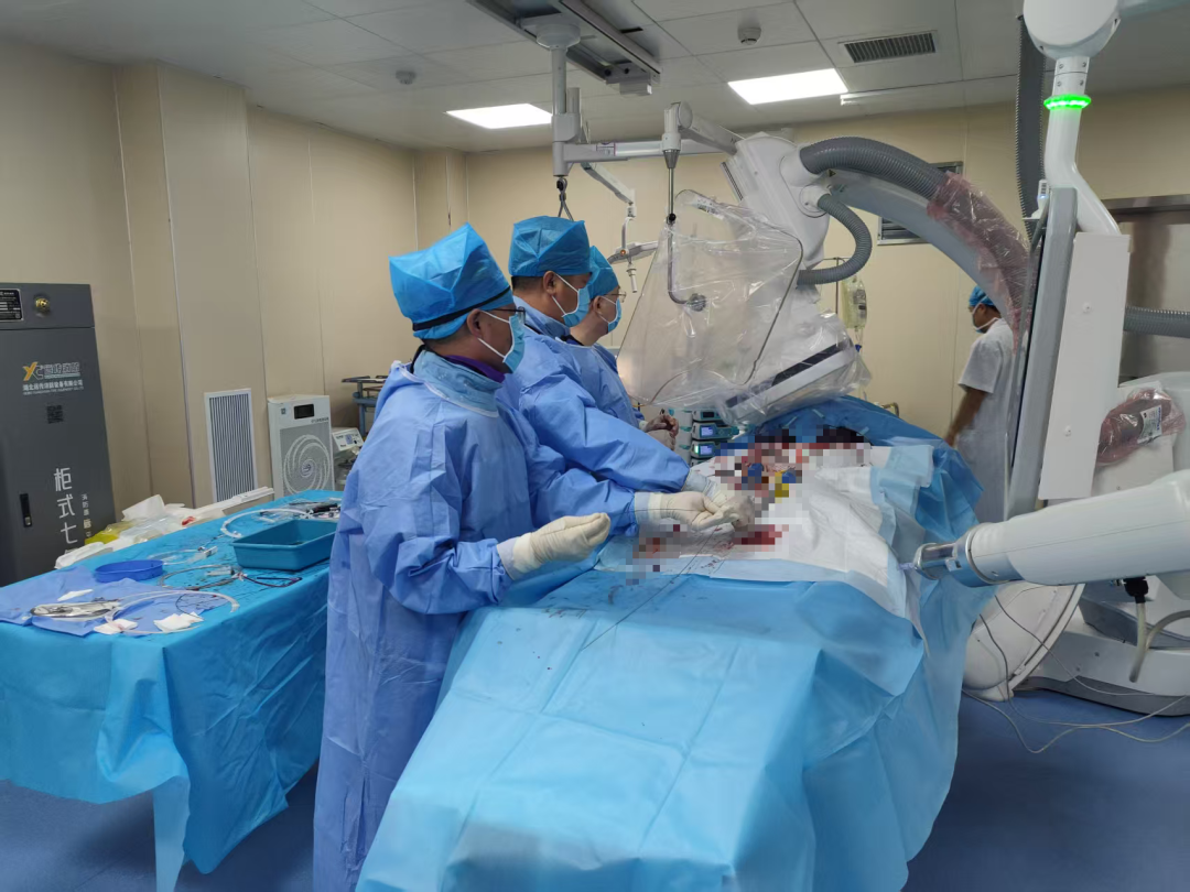 微创“拆弹”!包头市肿瘤医院成功“拆除”主动脉瘤