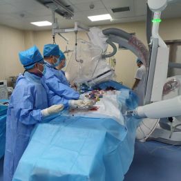 微创“拆弹”！包头市肿瘤医院成功“拆除”主动脉瘤