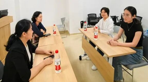 我院两名护理骨干赴港专科交流学成归来分享实践成果