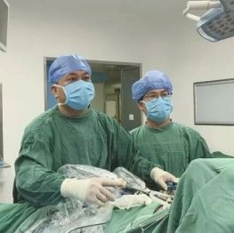 【守护健康】6公分！蚕豆病！3岁！这台颈部手术，他们是怎么稳稳拿下的？