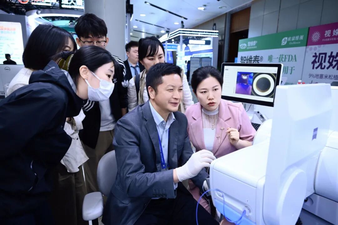 喜报| 武汉普瑞眼科医院沈政伟教授、关念副院长荣获SMILE pro散光矫正增强版全球认证专家