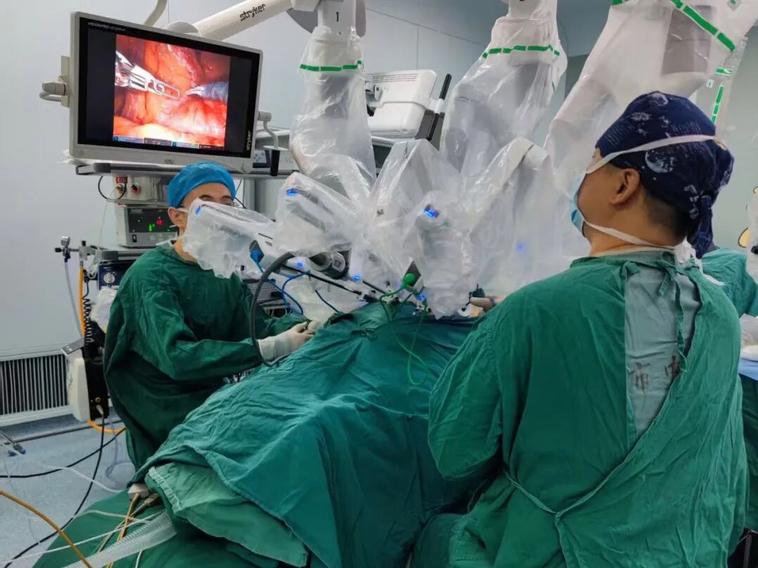 我院实施达芬奇机器人早期前列腺癌根治术,守护老年患者健康