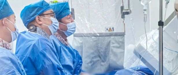 腹痛就医，突发心跳骤停！胸痛中心成功救回