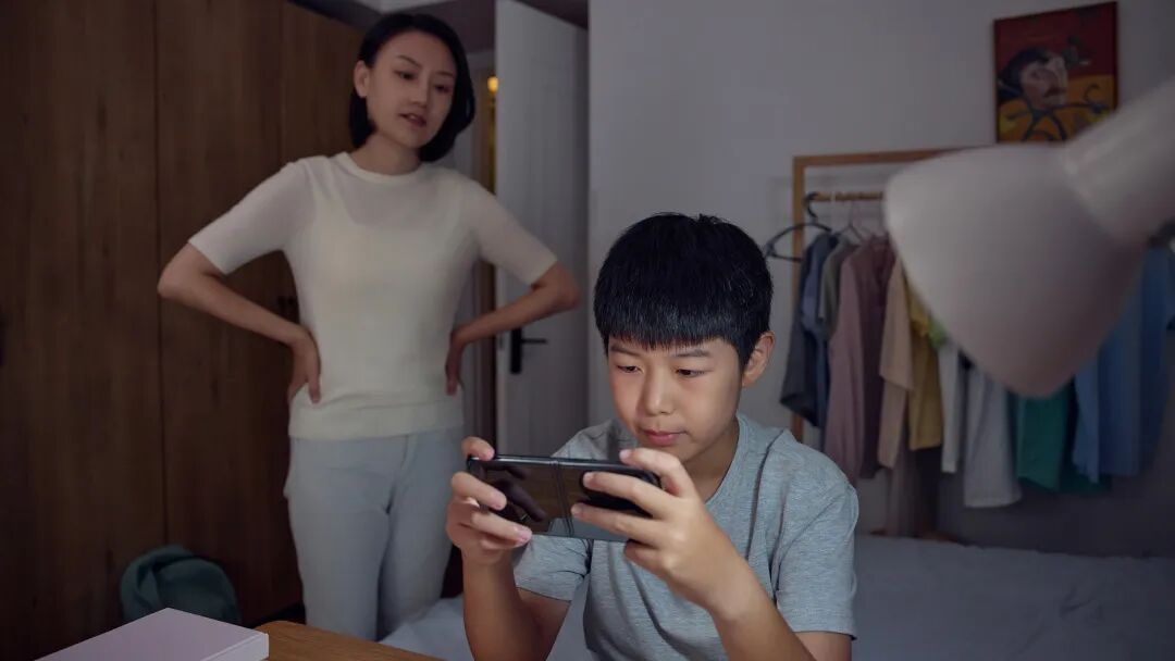 因为手机，你和孩子闹成啥样了？破解根源在这里