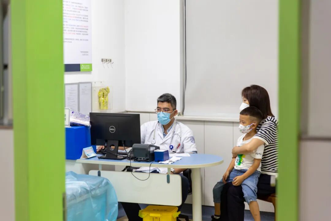 铸魂强基 德高技精 | 致敬每一位生命守护者,祝全体医师节日快乐!