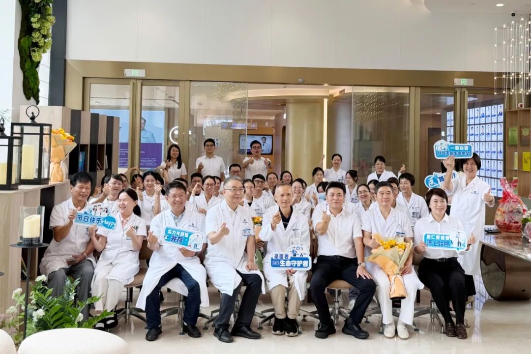 铸魂强基 德高技精｜广西自贸区医院开展医师节慰问活动