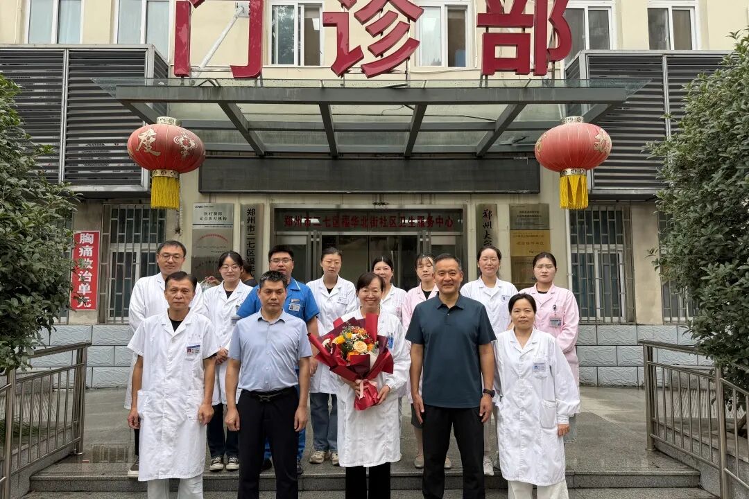 铸魂强基 德高技精︱郑州大学第五附属医院开展第九个中国医师节表彰慰问活动
