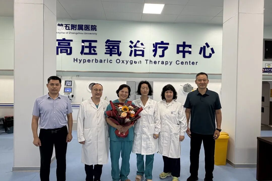 铸魂强基 德高技精︱郑州大学第五附属医院开展第九个中国医师节表彰慰问活动
