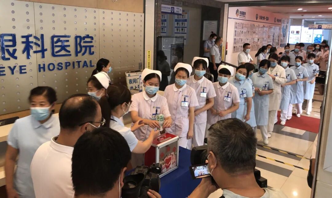 8·19中国医师节｜武汉普瑞眼科医院持续六年挽袖献血，尽显医者担当