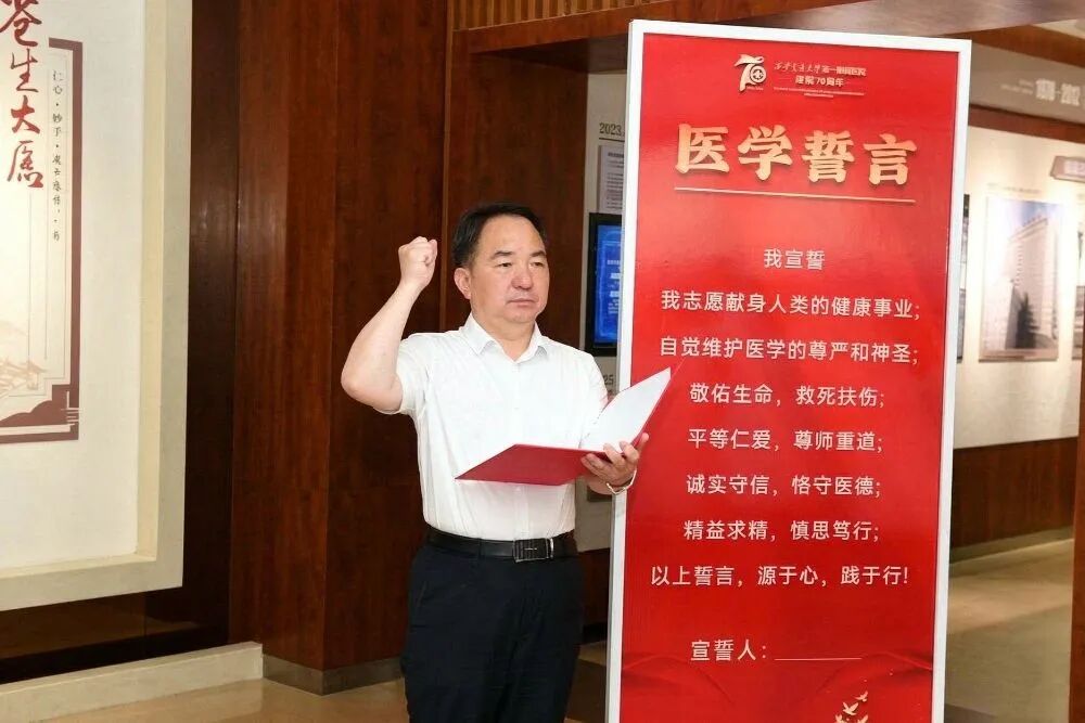 光荣！新晋正高职称专家荣进“专家榜”仪式在院史馆举行