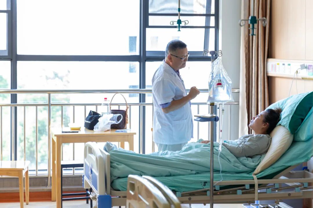 铸魂强基 德高技精 | 致敬每一位生命守护者,祝全体医师节日快乐!