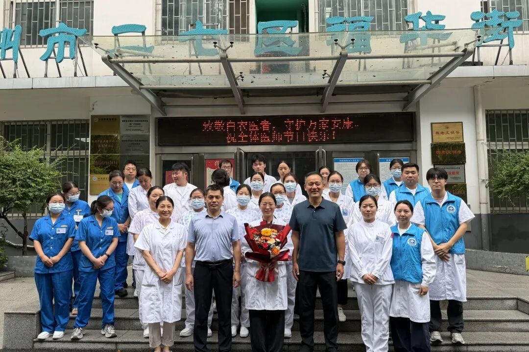 铸魂强基 德高技精︱郑州大学第五附属医院开展第九个中国医师节表彰慰问活动