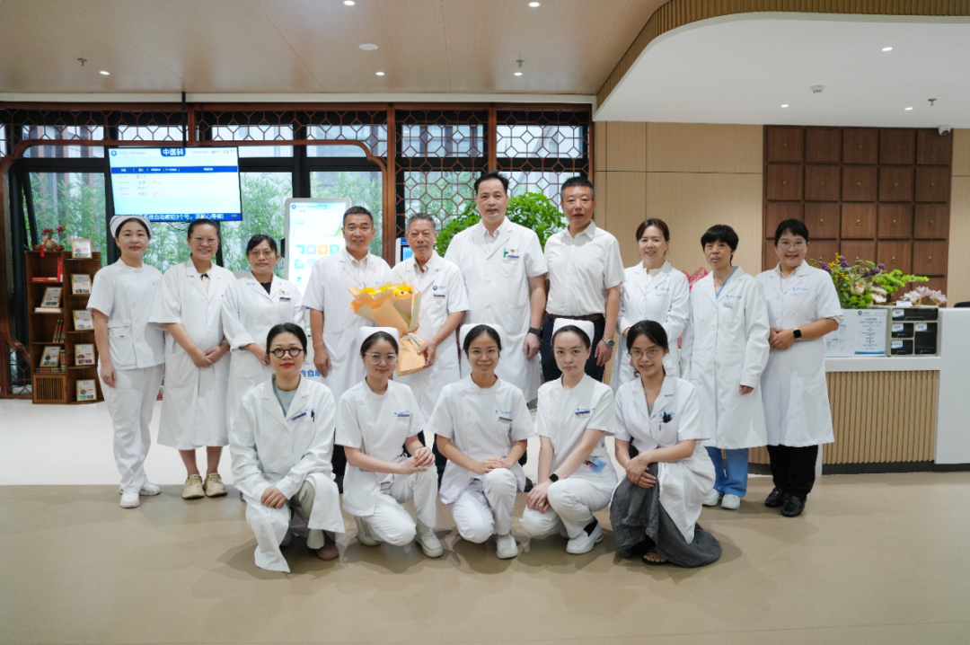 铸魂强基 德高技精｜广西自贸区医院开展医师节慰问活动