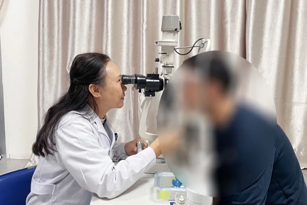 有人治愈眼睛,有人治愈医生|中国医师节特辑