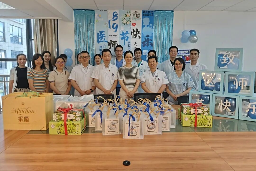 铸魂强基 德高技精 | 致敬每一位生命守护者,祝全体医师节日快乐!