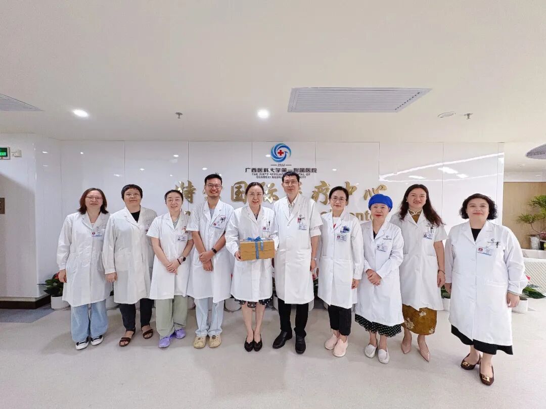 铸魂强基，德高技精丨广西医科大一附院开展2026年中国医师节走访慰问活动