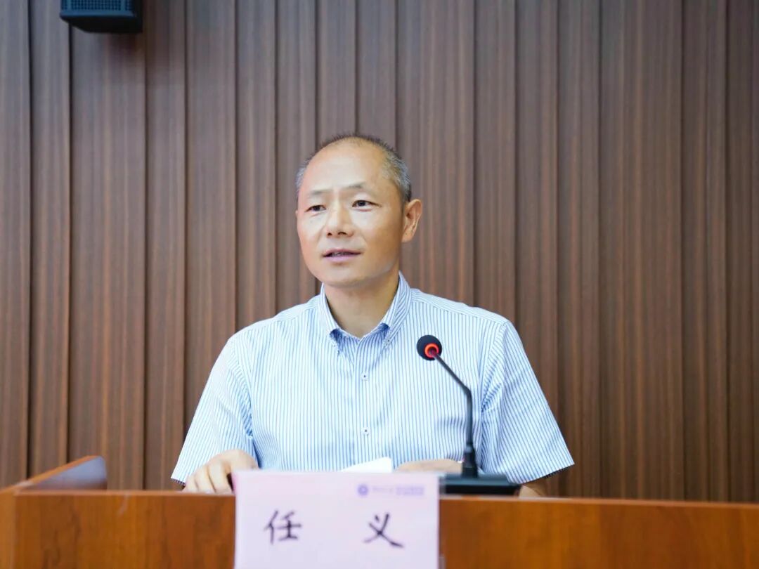 铸魂强基 德高技精︱郑州大学第五附属医院开展第九个中国医师节表彰慰问活动