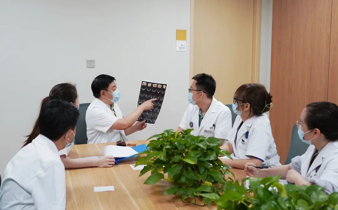 有人治愈眼睛,有人治愈医生|中国医师节特辑