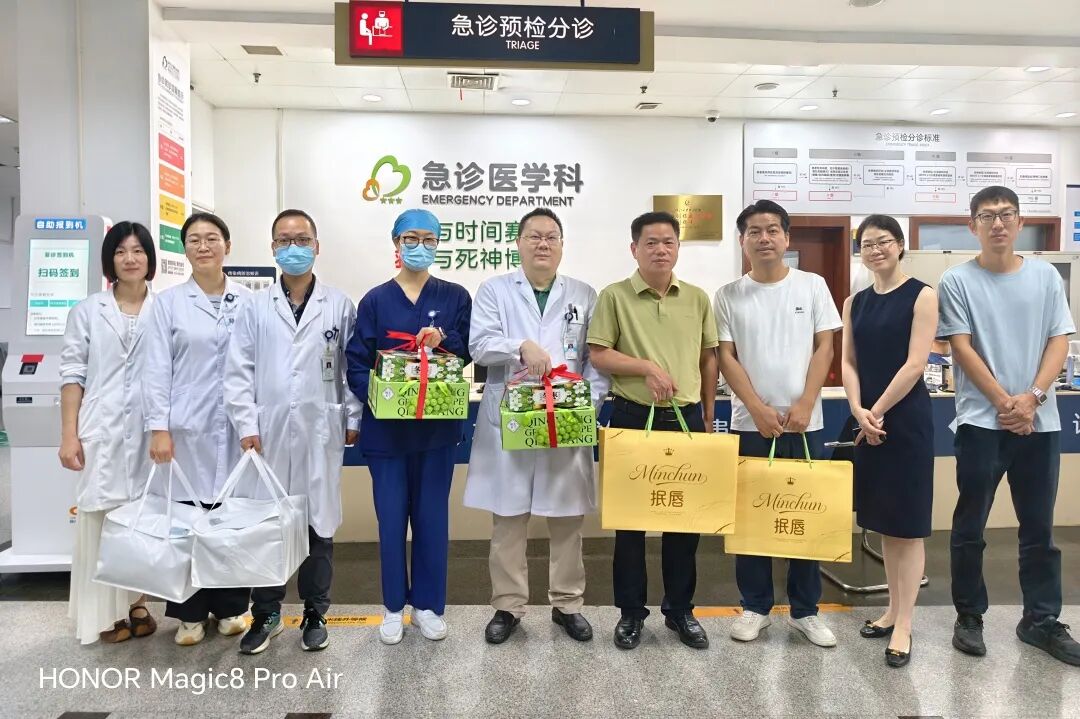 铸魂强基 德高技精 | 致敬每一位生命守护者,祝全体医师节日快乐!