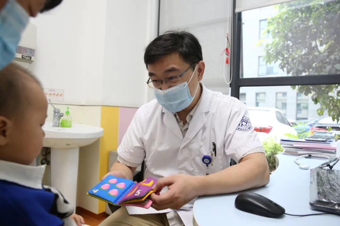 铸魂强基 德高技精 | 致敬每一位生命守护者,祝全体医师节日快乐!