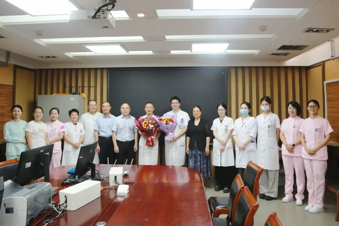 铸魂强基 德高技精︱郑州大学第五附属医院开展第九个中国医师节表彰慰问活动