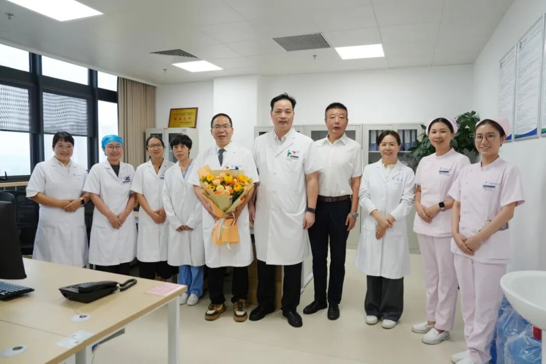 铸魂强基 德高技精｜广西自贸区医院开展医师节慰问活动