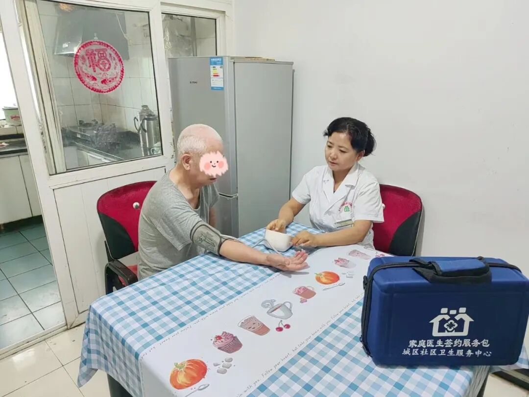 【我身边的家庭医生】十余载扎根基层守初心,温情家庭医生守护万家安康 ——记石河子市52社区卫生服务站家庭医生齐雯