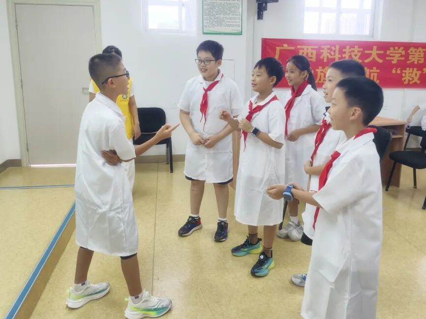 【医院文化建设】2026年“医脉相承续新篇,暑护全龄少年行”暑期研学营第四期,看红领巾在“医脉”中闪光!