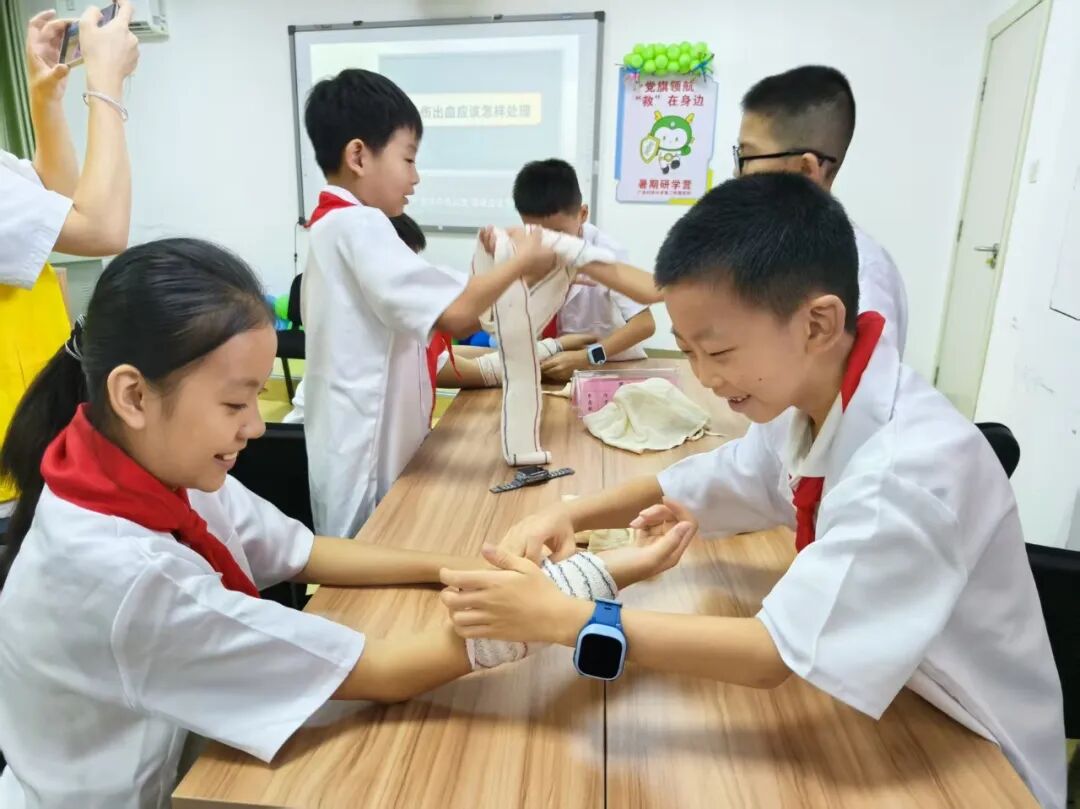 【医院文化建设】2026年“医脉相承续新篇,暑护全龄少年行”暑期研学营第四期,看红领巾在“医脉”中闪光!