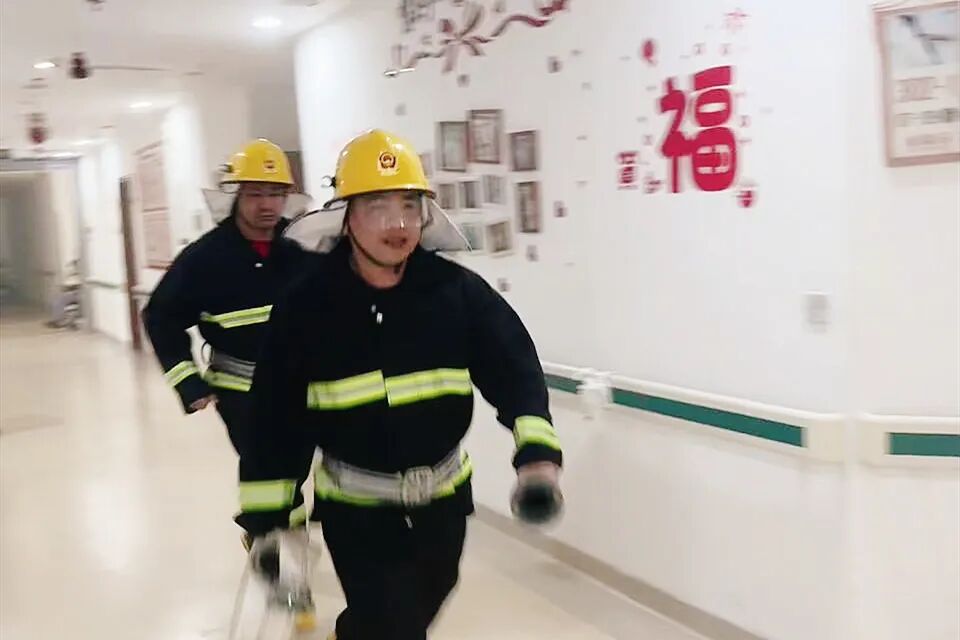 白天查、晚上练，只为守护那一抹“夕阳红”！
