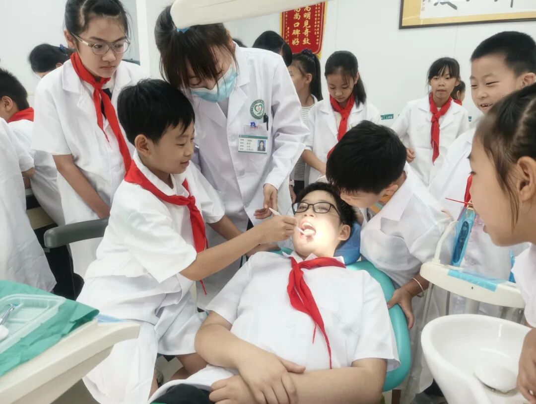 【医院文化建设】2026年“医脉相承续新篇,暑护全龄少年行”暑期研学营第四期,看红领巾在“医脉”中闪光!
