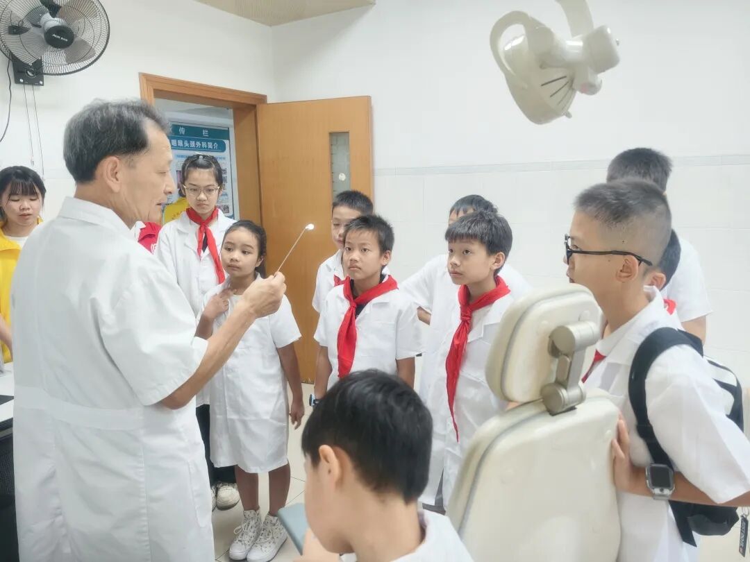 【医院文化建设】2026年“医脉相承续新篇,暑护全龄少年行”暑期研学营第四期,看红领巾在“医脉”中闪光!