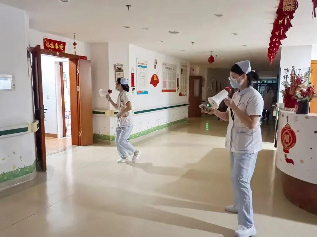 白天查、晚上练，只为守护那一抹“夕阳红”！