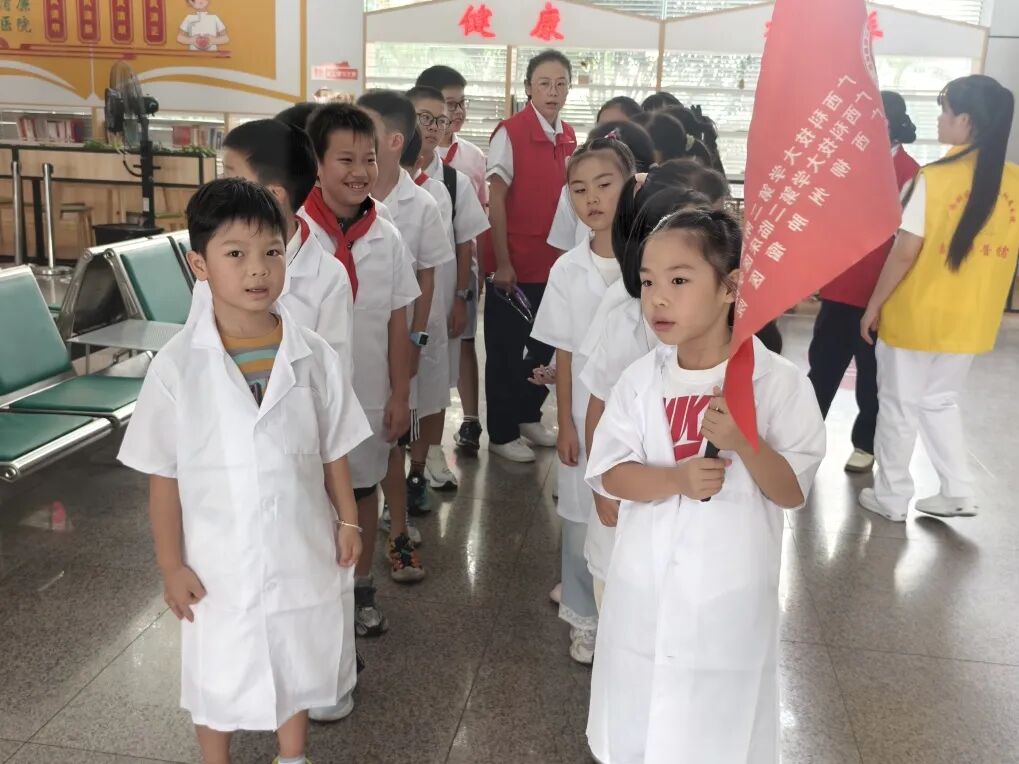 【医院文化建设】2026年“医脉相承续新篇,暑护全龄少年行”暑期研学营第四期,看红领巾在“医脉”中闪光!