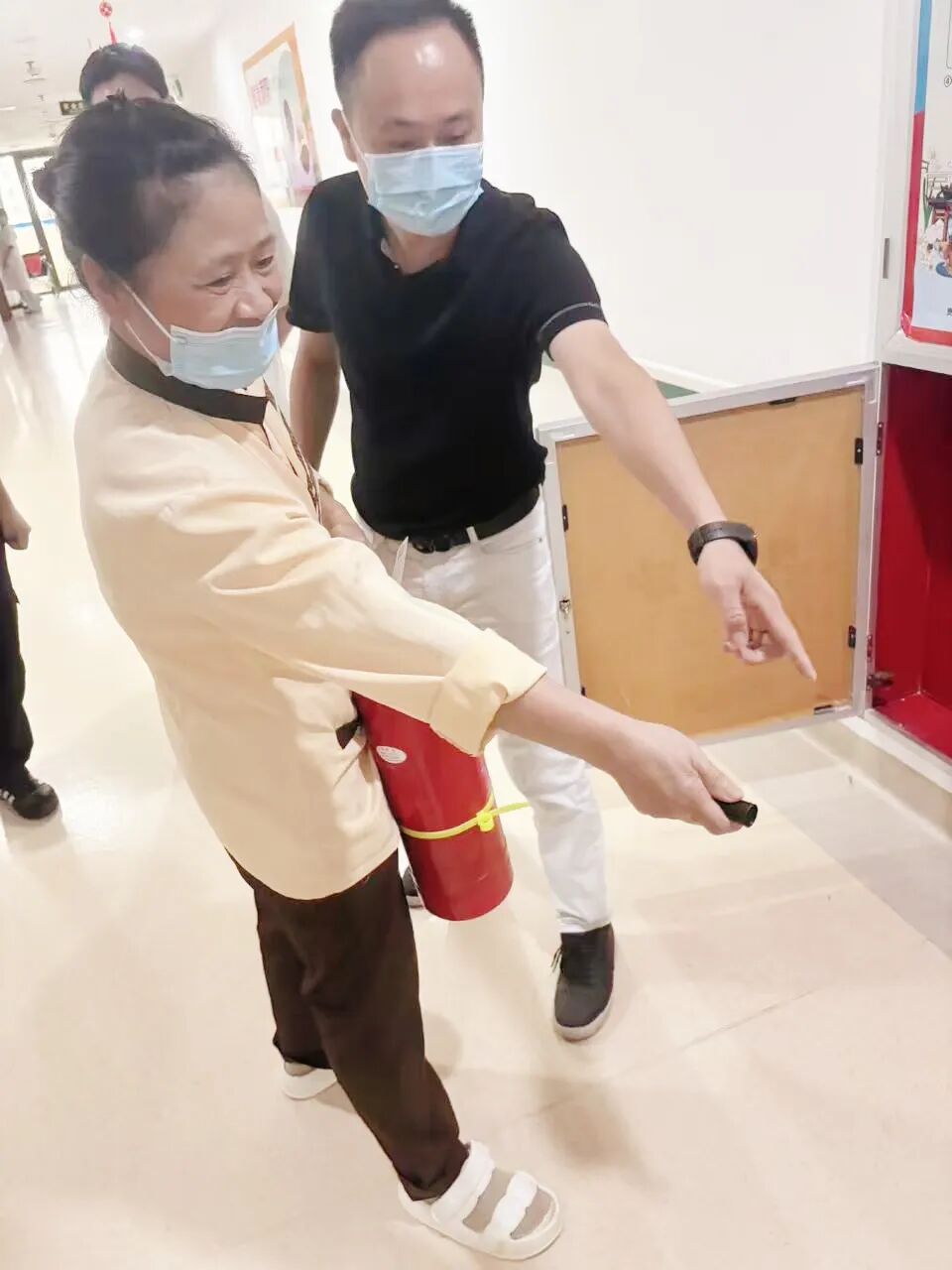 白天查、晚上练，只为守护那一抹“夕阳红”！