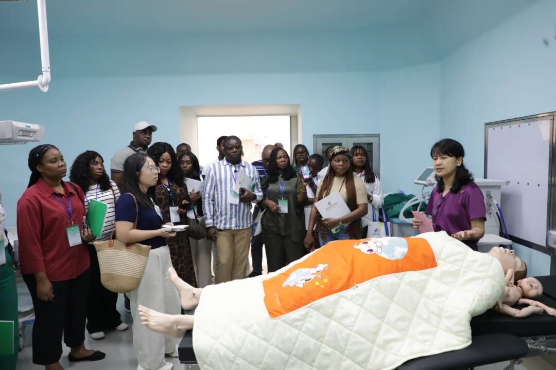 赤道几内亚医院管理研修班到访深圳市妇幼保健院,开展参访交流