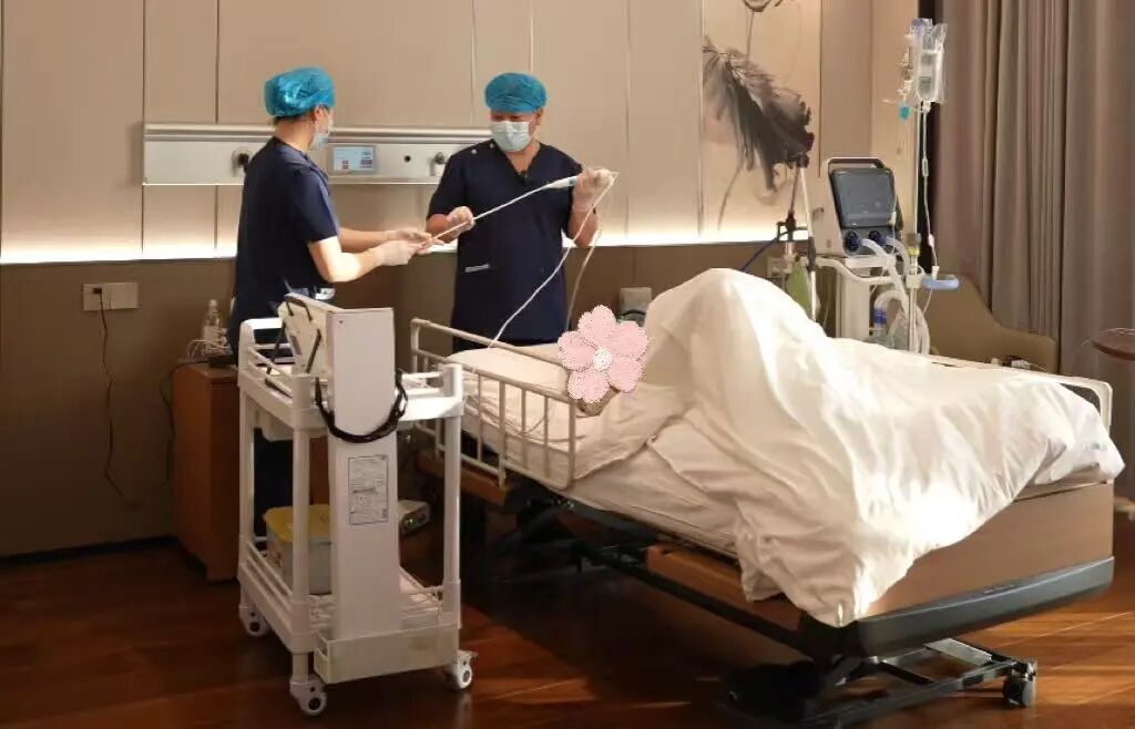 突破脱机困境!国文医院呼吸团队为颈椎术后重度肺炎患者成功拔除呼吸机
