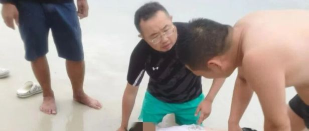 男子溺水，西安高新医院韩震海医生现场紧急处置赢生机