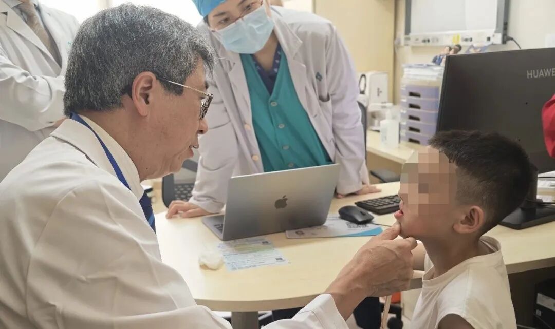 从高原到深圳,一场跨越九年的“微笑接力”