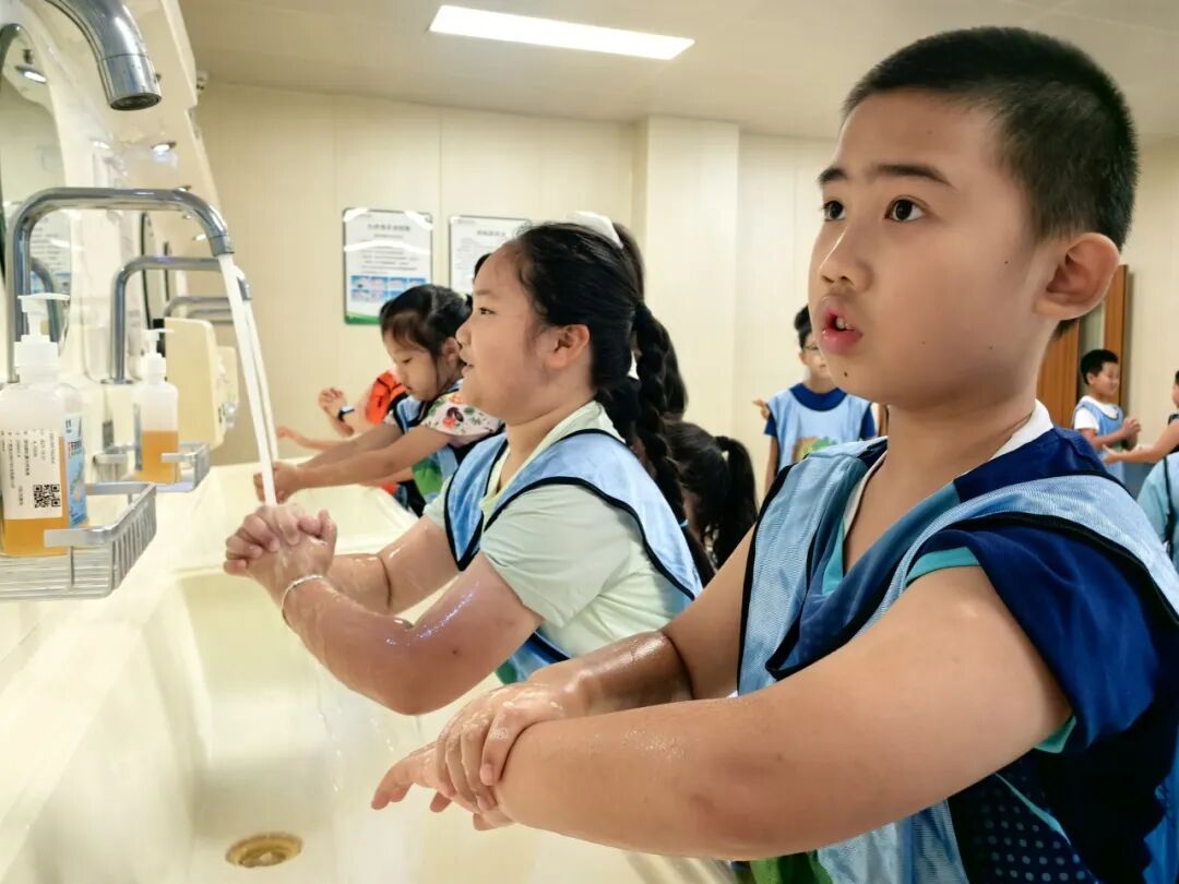 杏林夏韵润童心，医脉相承启新程