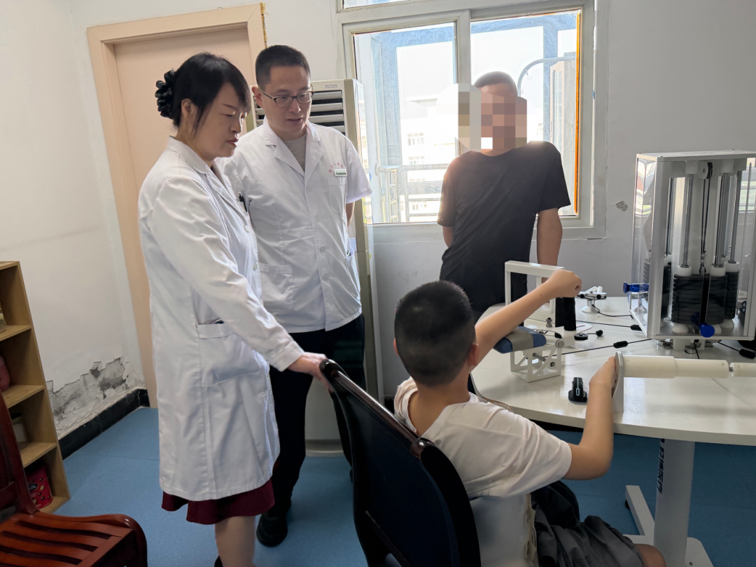 专家下沉传技术 巡回医疗促提升——荆门市中心医院医疗集团赴掇刀人民医院开展巡回医疗服务